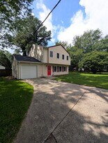 158 Saunders Rd in Hampton, VA - Building Photo