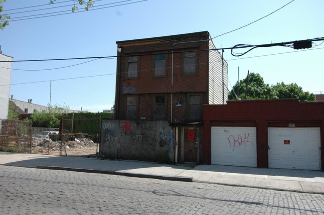 2 Family W- Additional FAR--RED HOOK