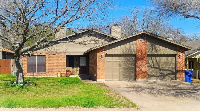 2108 Courtney St in Austin, TX - Foto de edificio - Building Photo