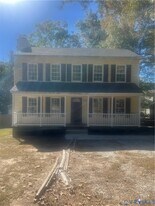 2843 Sand Hills Dr in Chester, VA - Building Photo