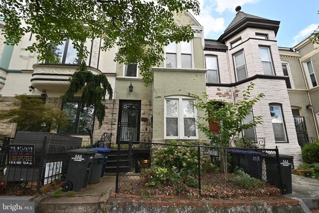property at 620 9th St NE