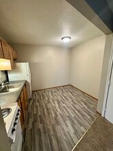 1450 Meadowview Dr in Marion, IA - Foto de edificio - Building Photo