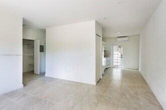 7800 NE 10th Ct in Miami, FL - Building Photo - Building Photo