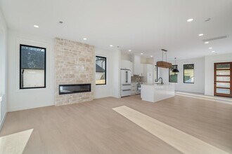 7826 S Northshore Dr in Knoxville, TN - Building Photo - Building Photo