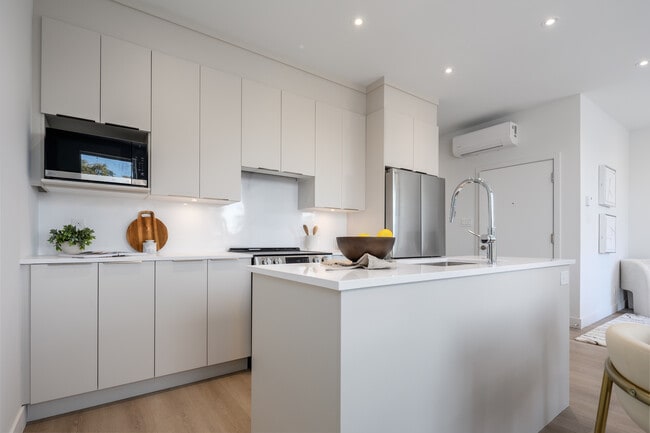 675 Butler Rue in Montréal, QC - Building Photo - Interior Photo
