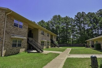 400 Pine Burr Ln in Kilgore, TX - Building Photo - Building Photo