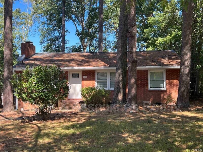 428 W Park St in Cary, NC - Building Photo