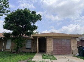 3704 La Paz Dr in Corpus Christi, TX - Building Photo