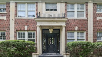 Spanish Steps in Dallas, TX - Building Photo