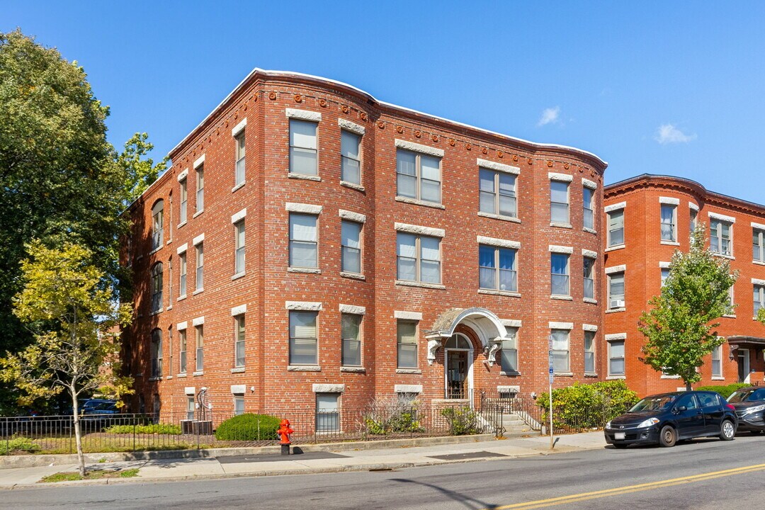 550 Main St in Malden, MA - Building Photo