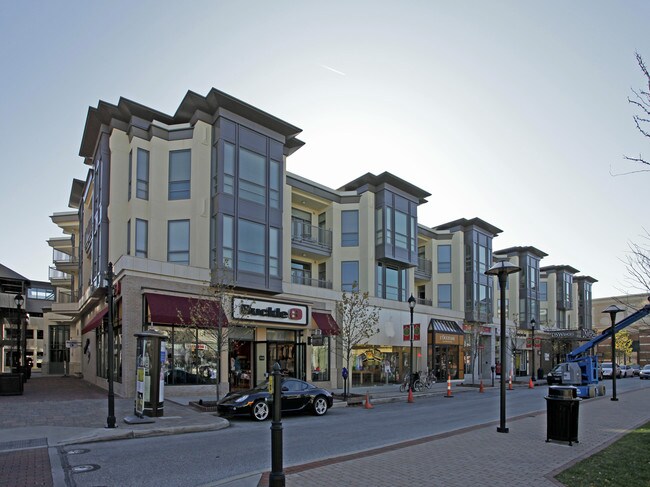263-291 Crocker Park Blvd in Westlake, OH - Building Photo - Building Photo