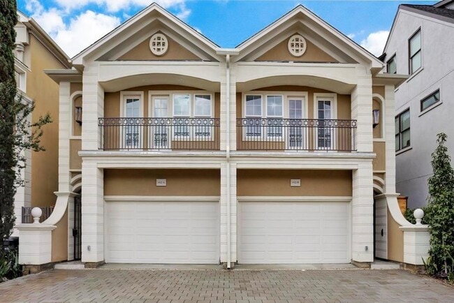 property at 1522 Dunlavy St