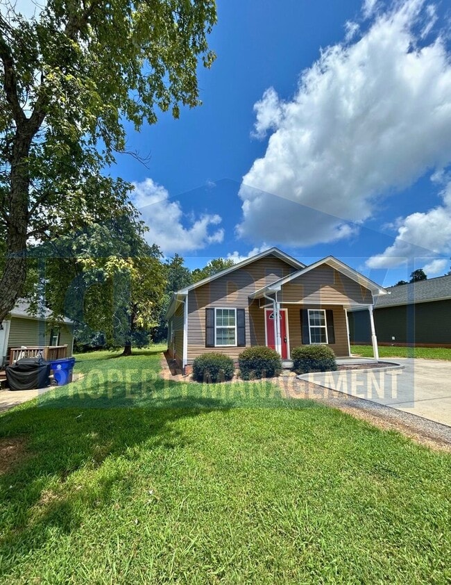 property at 591 Linda Dr SE