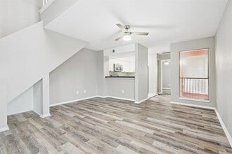 9805 Walnut St in Dallas, TX - Foto de edificio - Building Photo