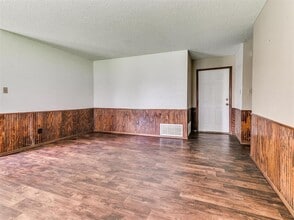 1303 Homeland Ave in Norman, OK - Building Photo - Building Photo
