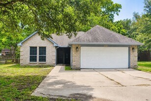 5525 Main St in Santa Fe, TX - Building Photo