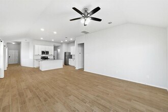 104 Crooked Trail in Bastrop, TX - Building Photo - Building Photo