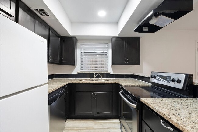 4930 Windward Passage in Garland, TX - Foto de edificio - Building Photo