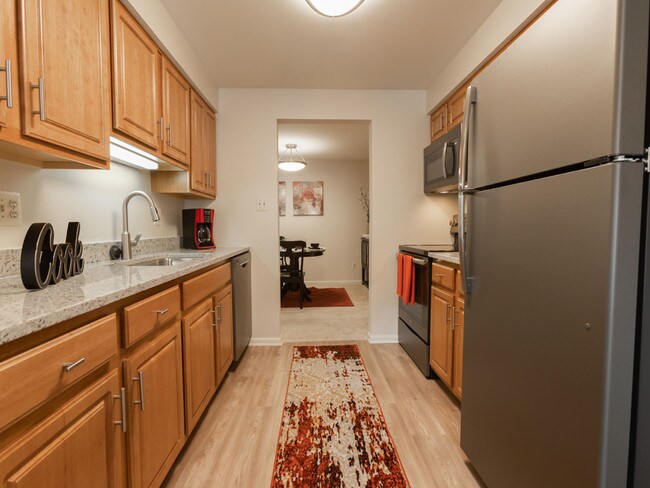 Cromwell Valley Apartments in Baltimore, MD - Foto de edificio - Building Photo