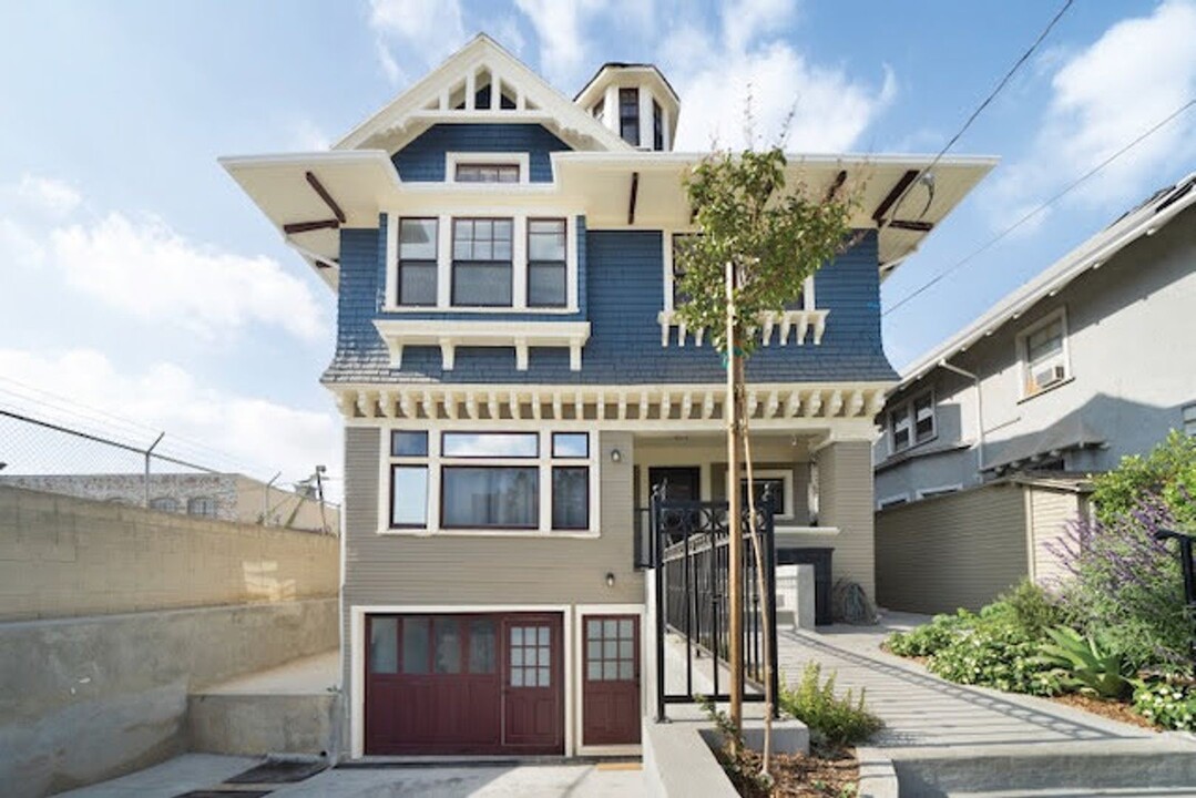 749 Columbia Ave in Los Angeles, CA - Foto de edificio
