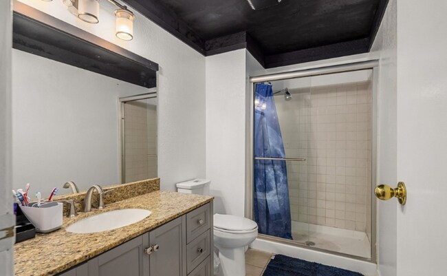 14526 NE 6th Pl, Unit 3 in Bellevue, WA - Building Photo - Building Photo