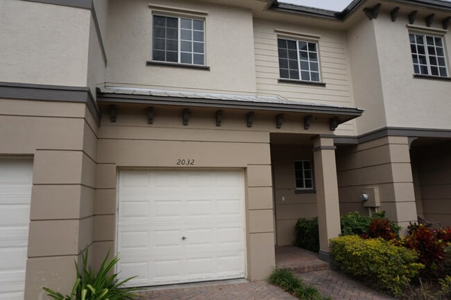 property at 2032 Nassau Dr