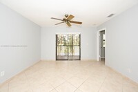 10537 NW 11th St, Unit 202 in Pembroke Pines, FL - Foto de edificio - Building Photo