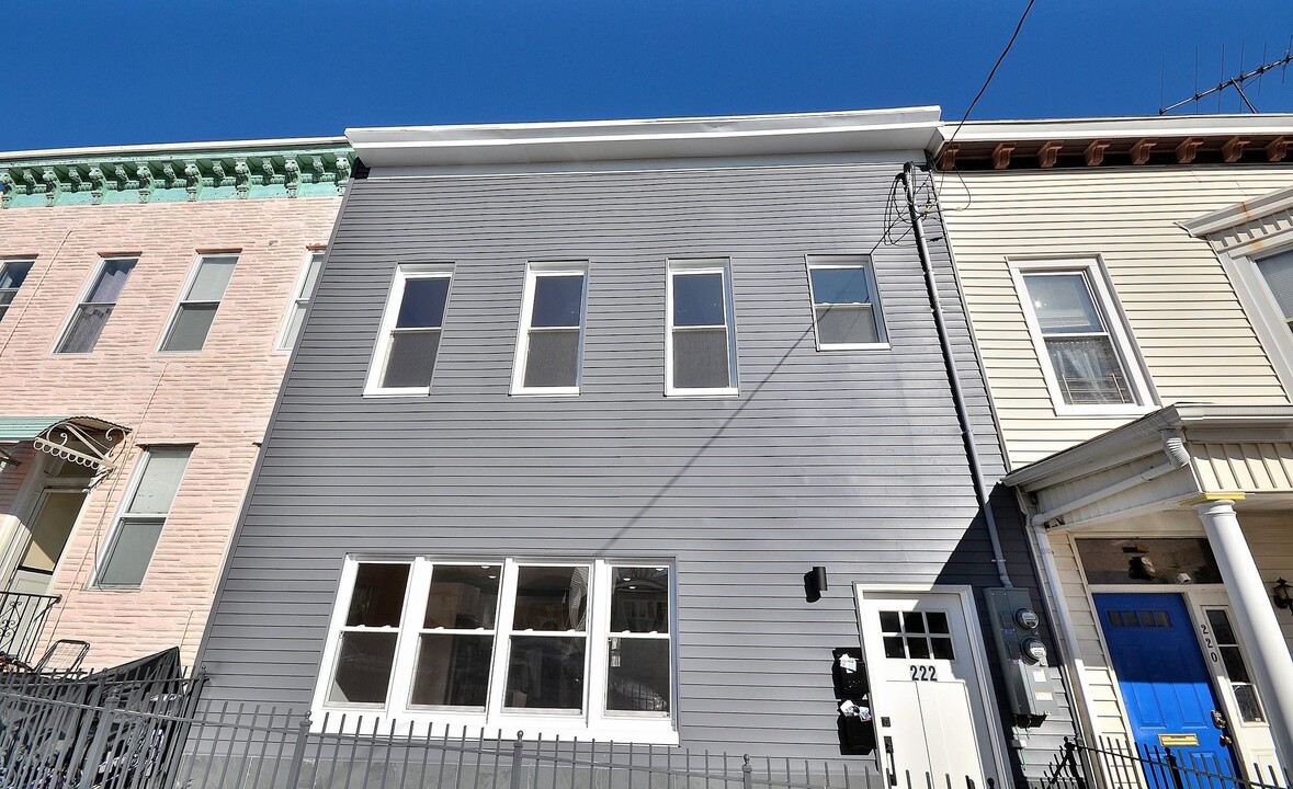 222 69th St in Guttenberg, NJ - Building Photo