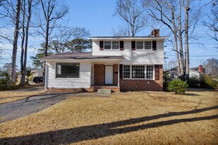 817 Edgewood Dr in Jacksonville, NC - Building Photo