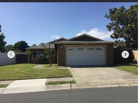 129 Panoramic Ave in Pittsburg, CA - Building Photo