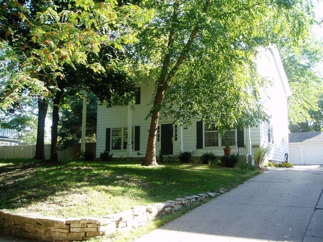 property at 216 N Riverside Dr