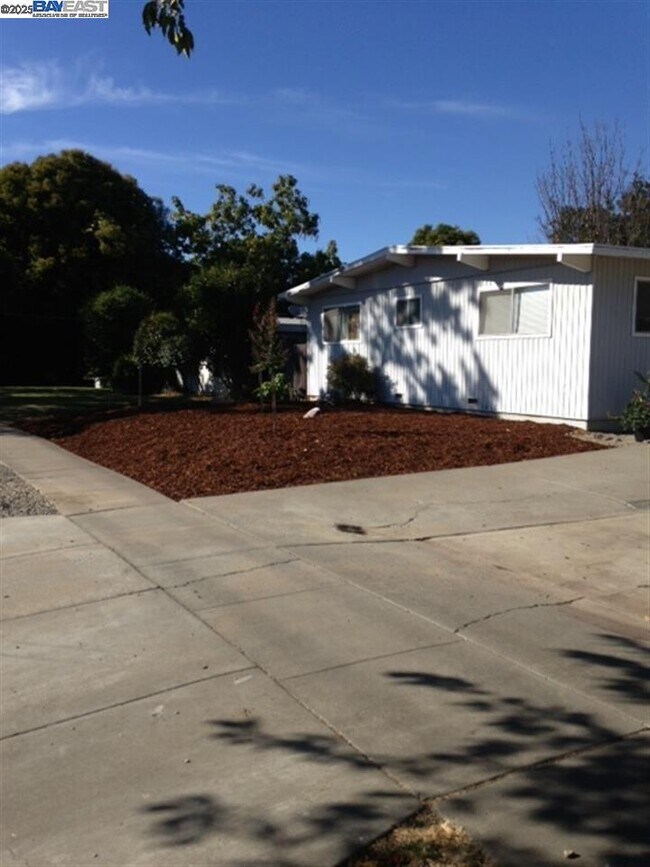 property at 939 Rose Ave