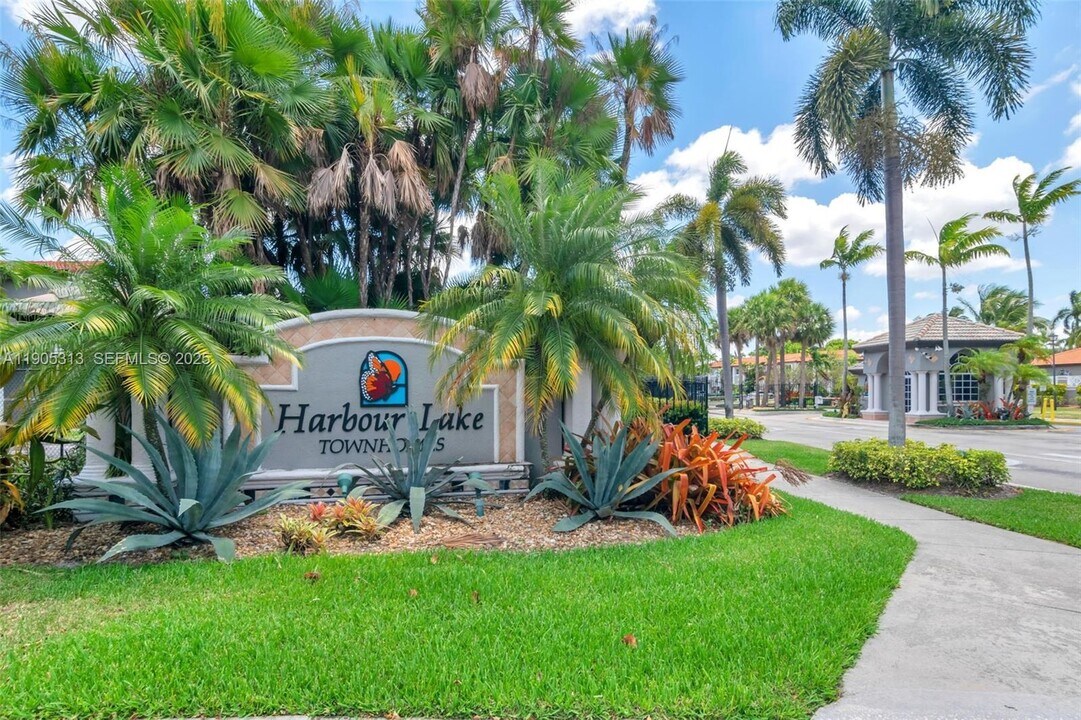 2867 SW 125th Ave in Miramar, FL - Foto de edificio