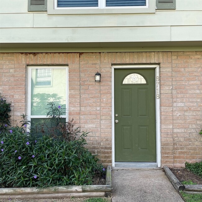 8718 Victorian Village Dr in Houston, TX - Building Photo - Building Photo
