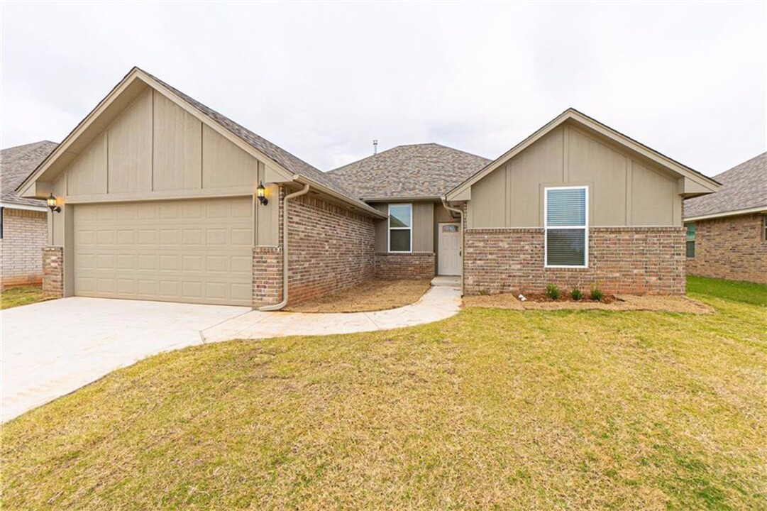 1303 Pebble Pond Dr in Norman, OK - Foto de edificio