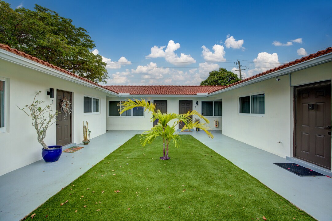 1750 NE 56th Ct in Fort Lauderdale, FL - Building Photo