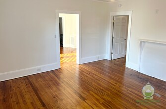 25 W Main St in Greenville, SC - Foto de edificio - Building Photo