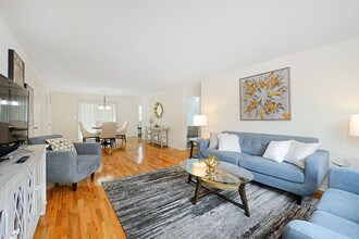 Bridgewater Oaks in Bridgewater, NJ - Foto de edificio - Building Photo