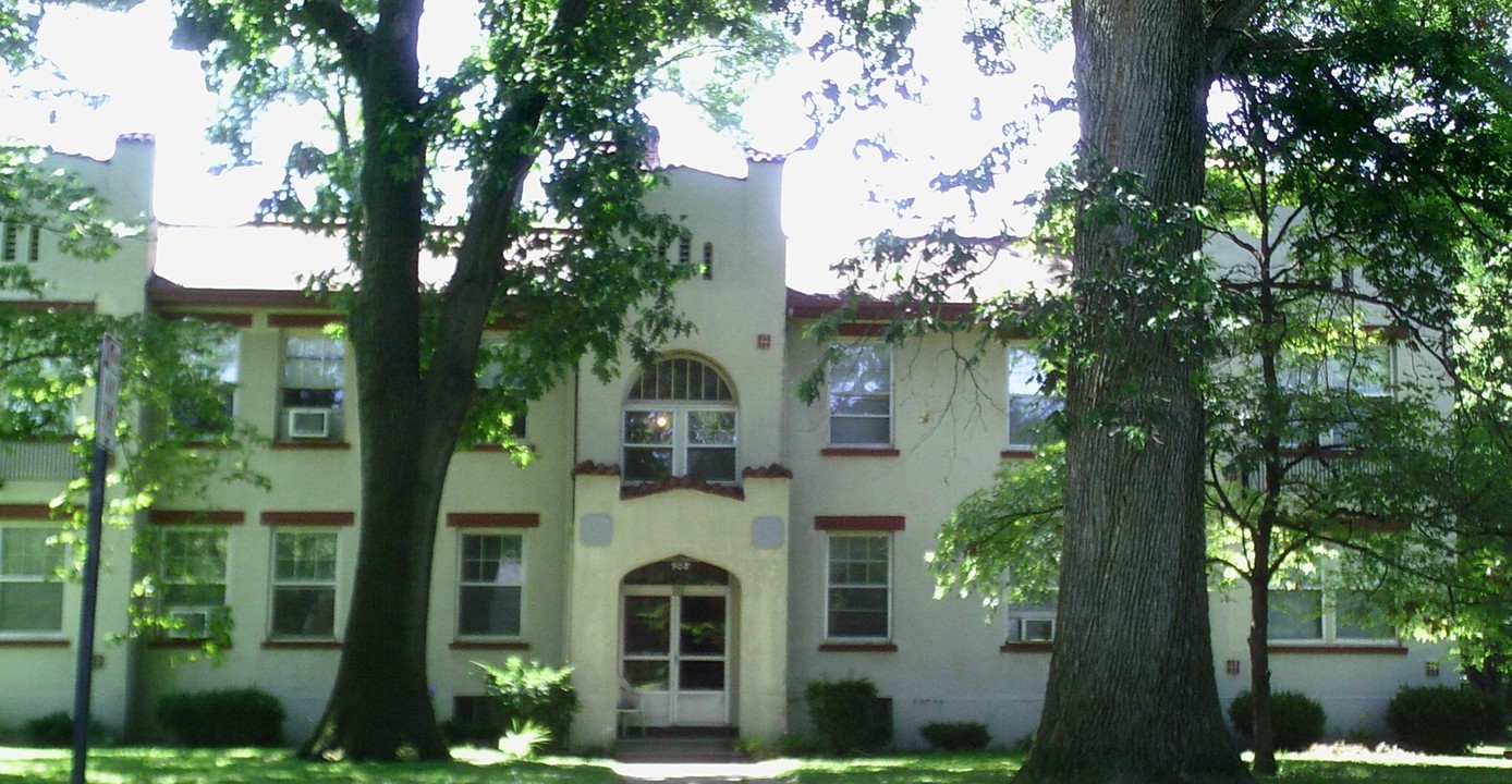 908 Audubon Pky in Louisville, KY - Foto de edificio