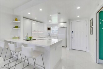 9 High Point Cir N in Naples, FL - Building Photo - Building Photo