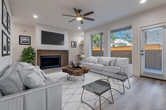 5755 Phoenix Dr in Dallas, TX - Building Photo - Building Photo