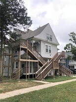 702 W Green St in Urbana, IL - Building Photo