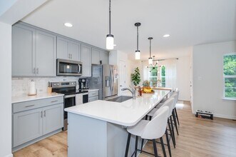 64 Tate Manor Dr in Charles Town, WV - Foto de edificio - Building Photo