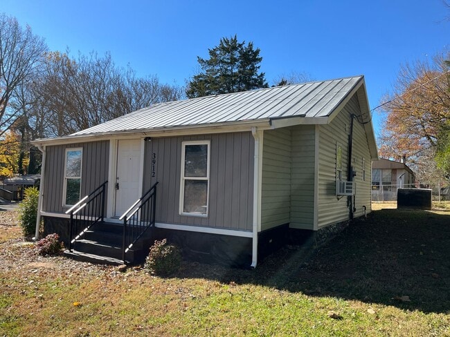 3912 Overdale Rd in Winston-Salem, NC - Building Photo - Building Photo