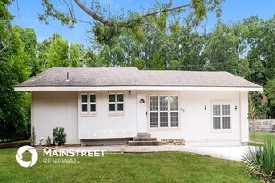 208 E 165th St in Belton, MO - Building Photo