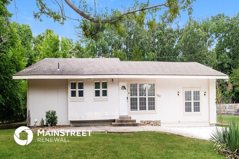 208 E 165th St in Belton, MO - Foto de edificio