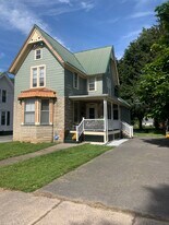 113 E Sands St, Unit 2 in Oneida, NY - Building Photo