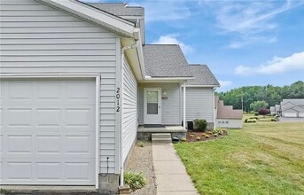 2012 Rolling Meadows Ln in Akron, OH - Building Photo - Building Photo