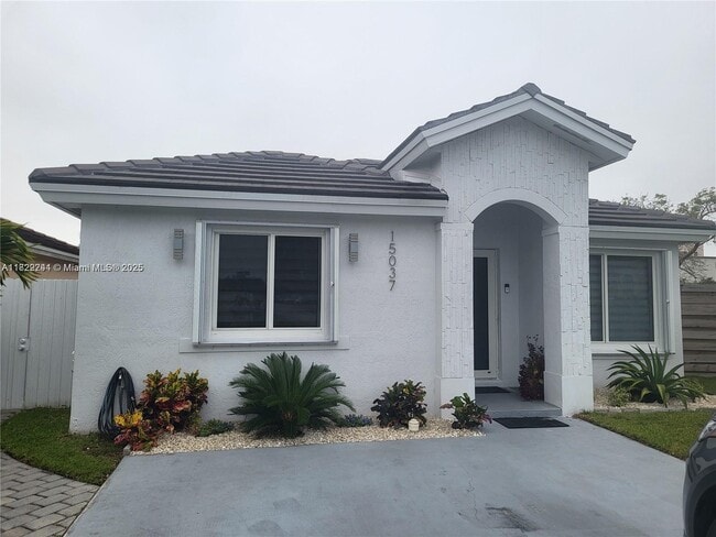 15037 SW 138th Terrace in Miami, FL - Building Photo - Building Photo