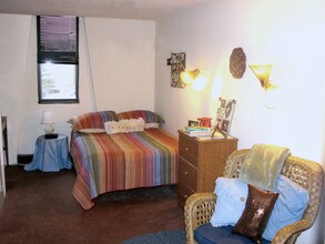 University Place Apartments in Columbia, MO - Foto de edificio - Building Photo